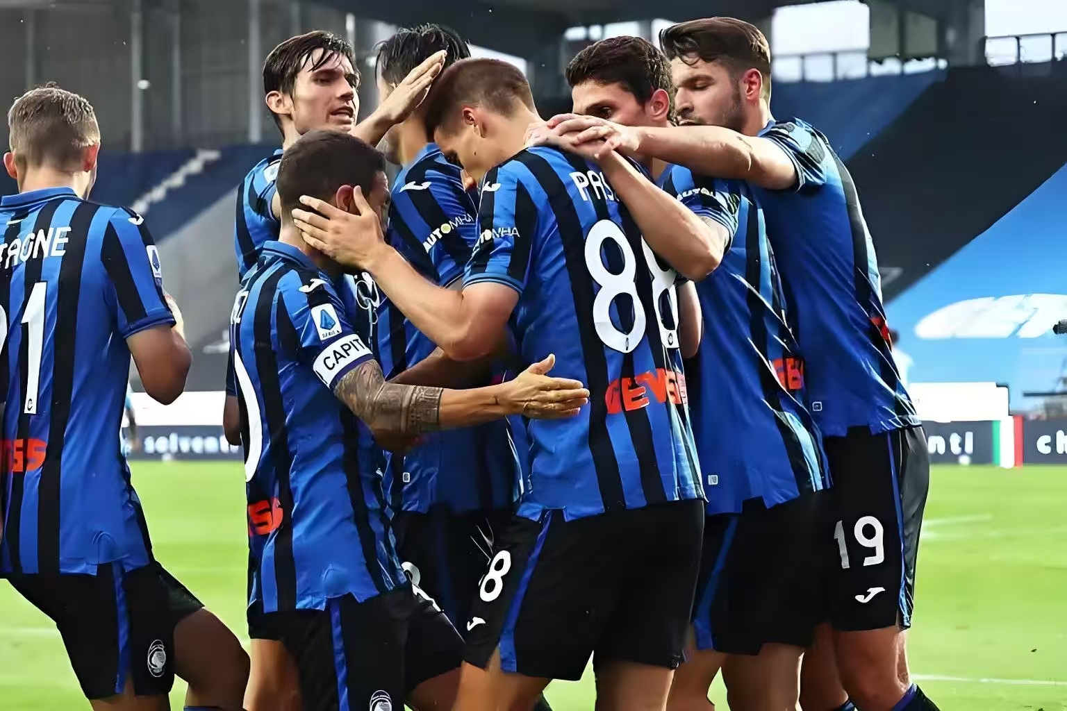 开云-多特蒙德门将多次救险，当选全场最佳球员，有限大学以及显示一次.-开云